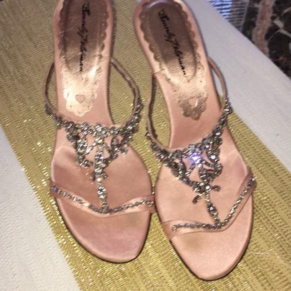 Gorgeous Beverly Feldman pink embellished sandals - Picture 3 of 6